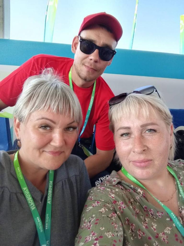 Чемпион по обработке копыт - копытчик из Хакасии.jpg Чемпион по обработке копыт - копытчик из Хакасии.jpg