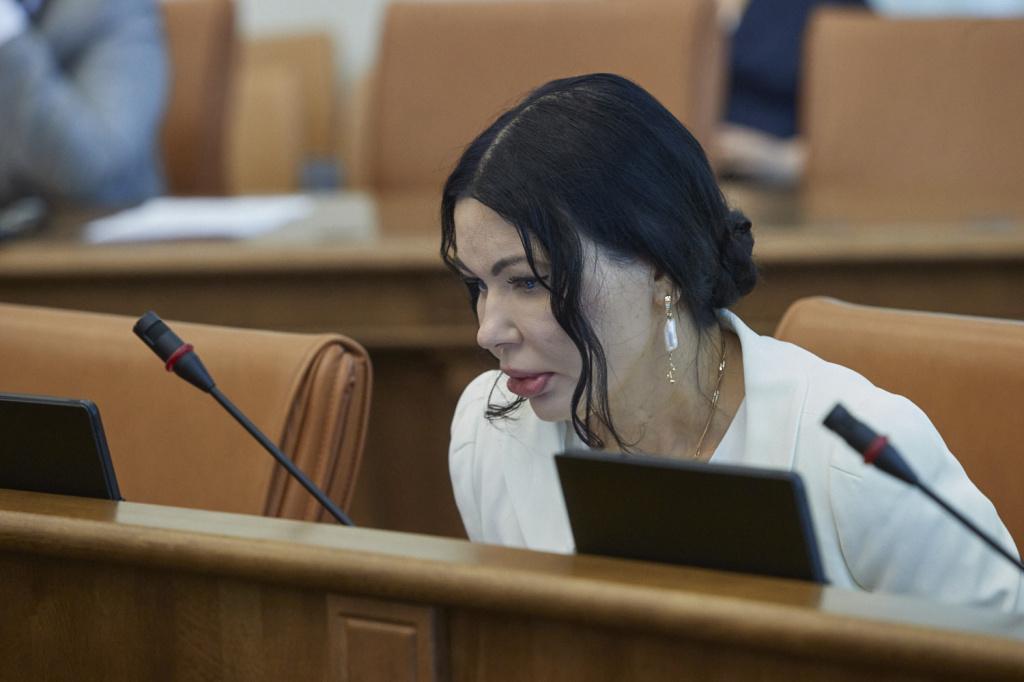 Депутат Заксобрания Ирина Иванова Фото Александр Бурмистров.jpg