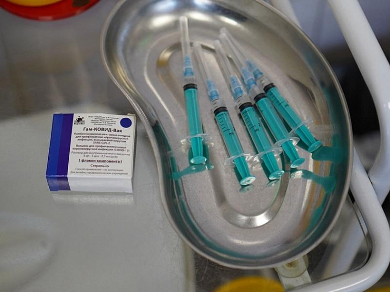 Жителей Иркутска ждут на прививки против коронавируса