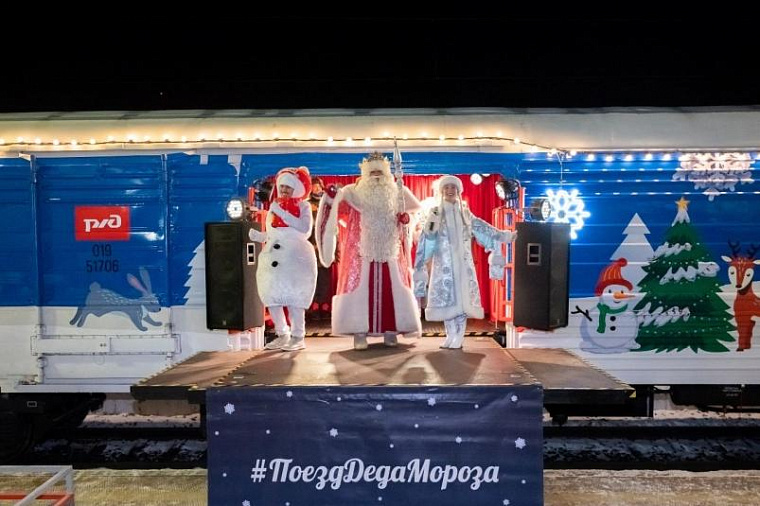 Жителей Братска посетил Дед Мороз