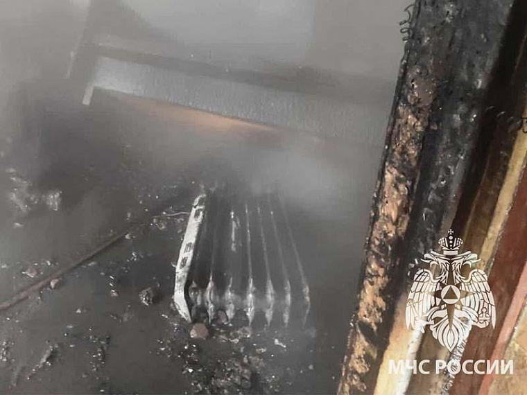 Женщину спасли при пожаре в частном доме в Тайшете