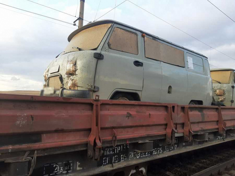 В Хакасии на железной дороге обчистили автомобиль марки “УАЗ”