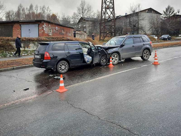 Водитель Toyota Fielder погибла в аварии в Иркутске