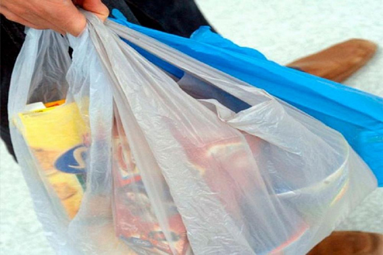 Житель Саяногорска отобрал у пенсионерки пакет с продуктами