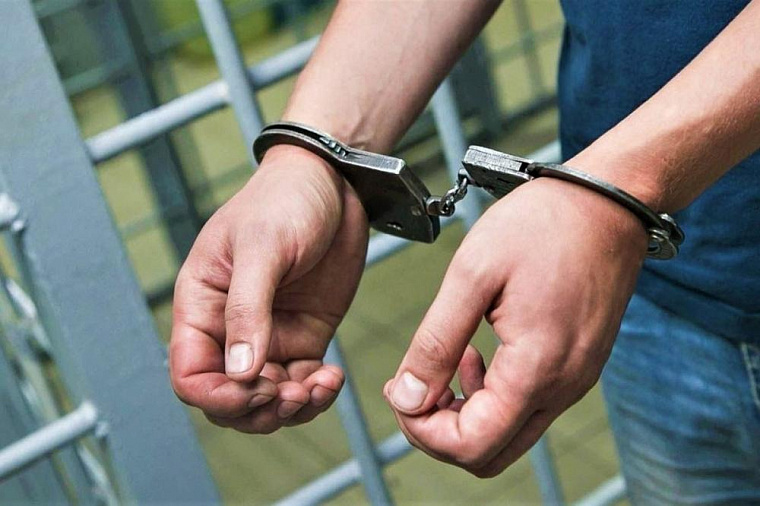 Житель Ангарска убил друга во время застолья
