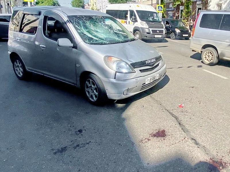 В центре Иркутска произошла авария с участием самокатчика