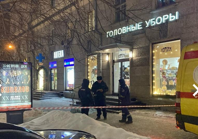 Второй пострадавший при падении с балкона в Новосибирске умер в больнице