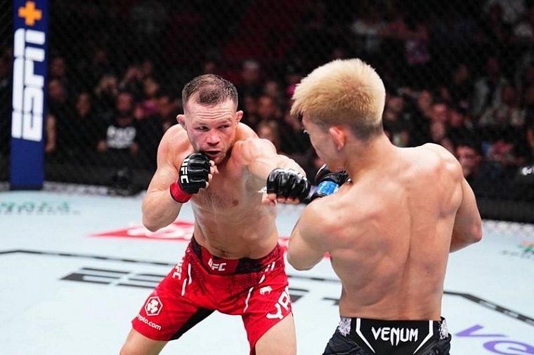 Сибиряк победил китайского бойца на турнире UFC в Майами