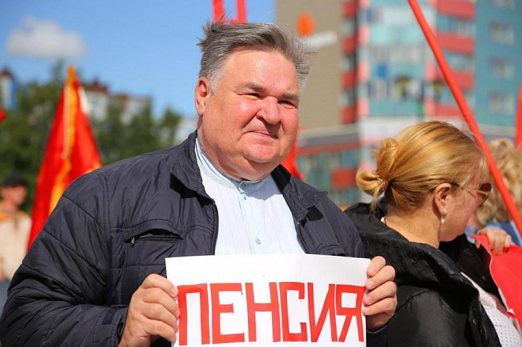 В Новосибирске коммунисты внезапно провели пикет с требованием вернуть прежний пенсионный возраст
