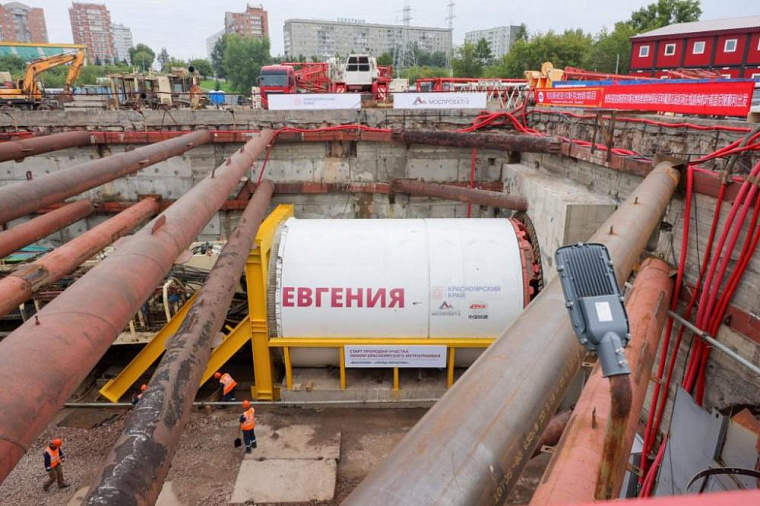 Сегодня в землю Красноярска вгрызся китайский проходческий щит «Евгения» – он начал проходку ещё одного тоннеля метро