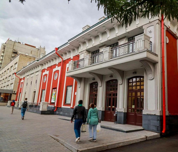 В Новосибирском драмтеатре заставили искусственный интеллект писать новый мюзикл про Золушку