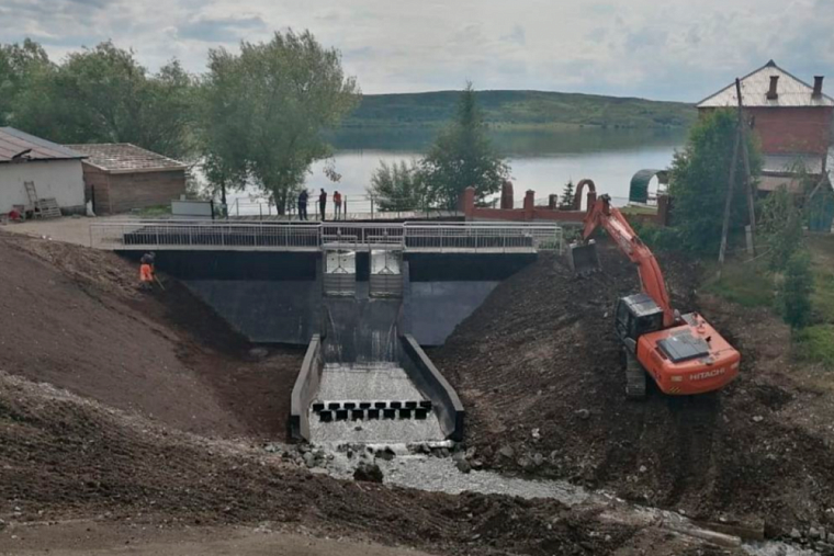 Противостояние стихии: как в Алтайском крае строят щит от паводков