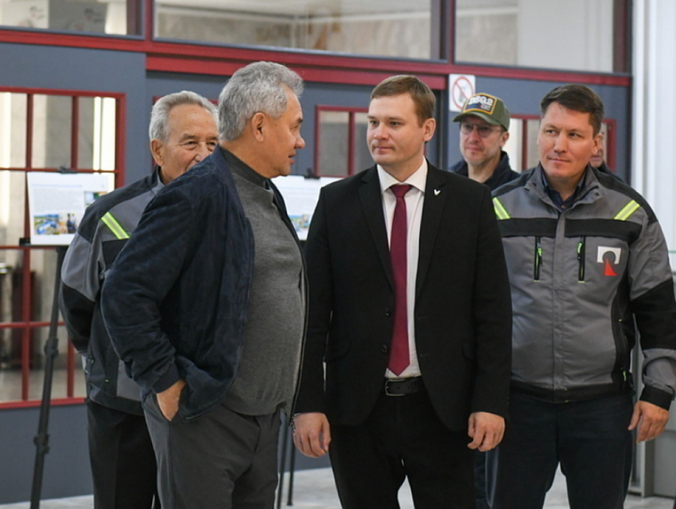 Визит председателя Совета безопасности России Сергея Шойгу в Хакасию начался с осмотра промплощадки 