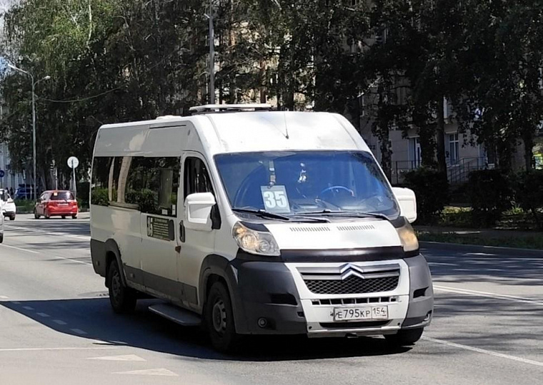 Стоимость проезда в общественном транспорте Новосибирска достигла 100 рублей
