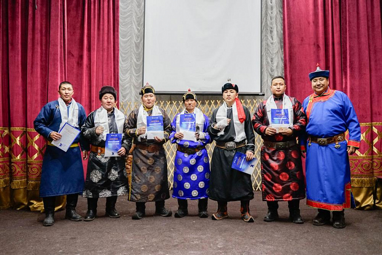В Кызыле провели первый в Туве турнир по разбиванию хребтовой кости крупнорогатого скота