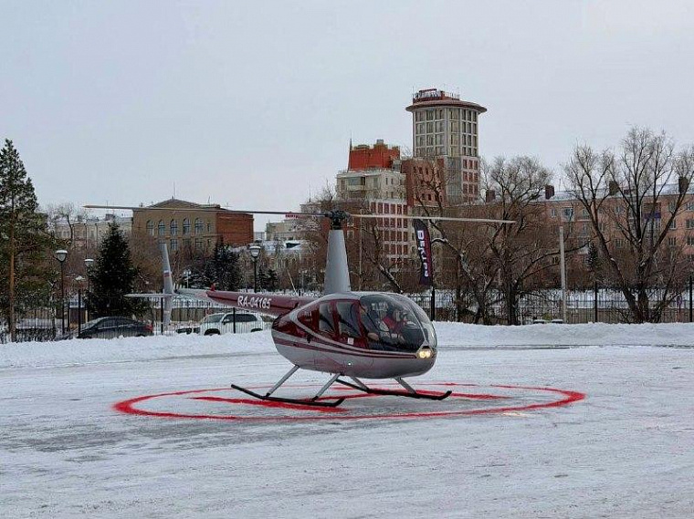 В центре Омска впервые приземлился вертолёт 