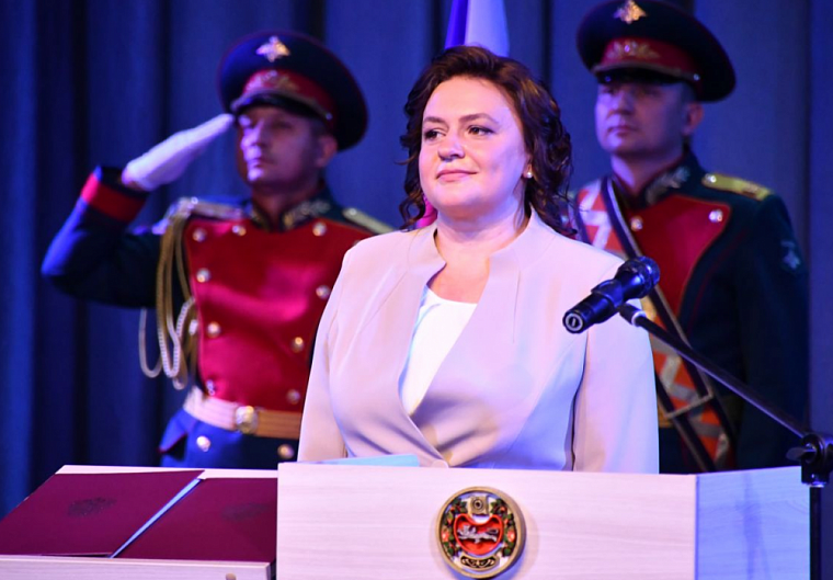 Мэр Черногорска Республики Хакасия Елена Гопина стала мамой в четвертый раз: к обязанностям градоначальница вернётся в январе 2026 года