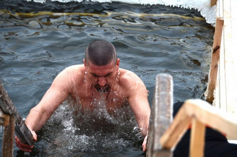В Сибири на Крещение будут нырять в прорубь даже в лютые морозы