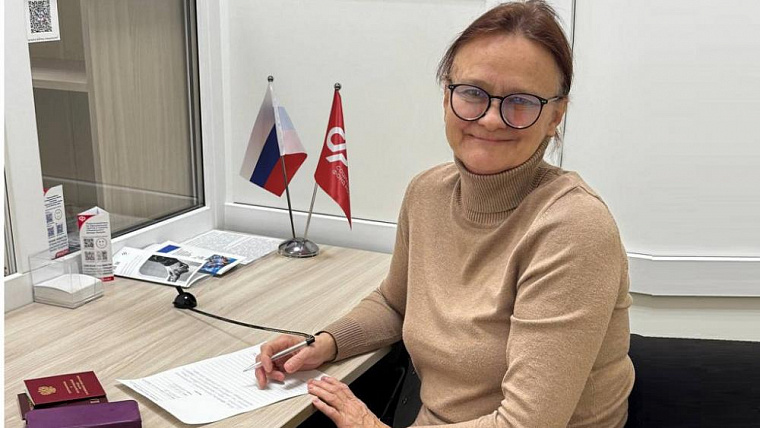 В Алтайском крае впервые оформили ежемесячную выплату матери-героине с 15 детьми
