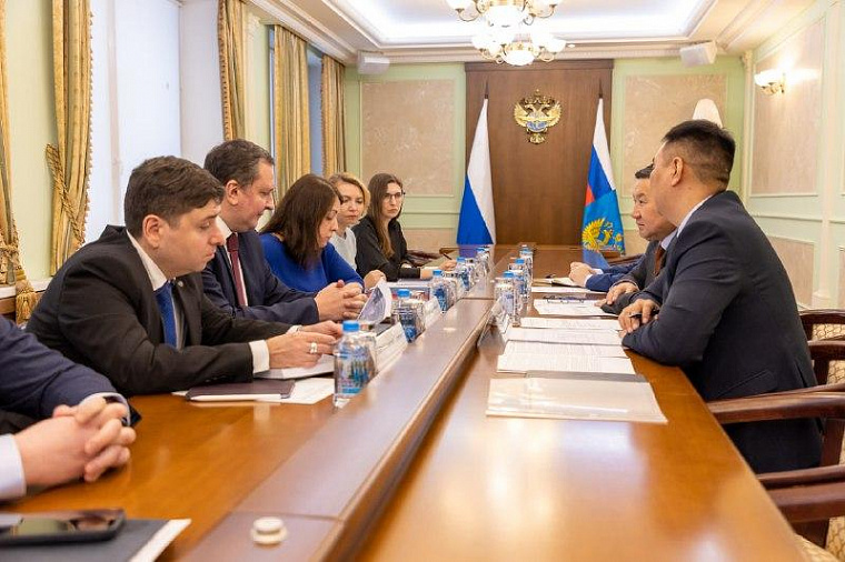 Руководство Росавиации и глава Тувы Владислав Ховалыг обсудили субсидирование рейсов и модернизацию аэропорта Кызыла