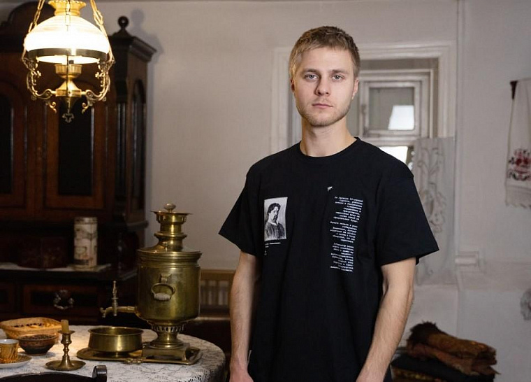 Красноярский бренд «Колос» и музей Сурикова перенёс картины художника на повседневную одежду