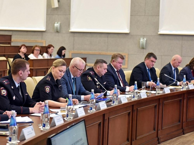Масштабное совещание по предупреждению подростковой преступности прошло в Барнауле с участием всех школ города