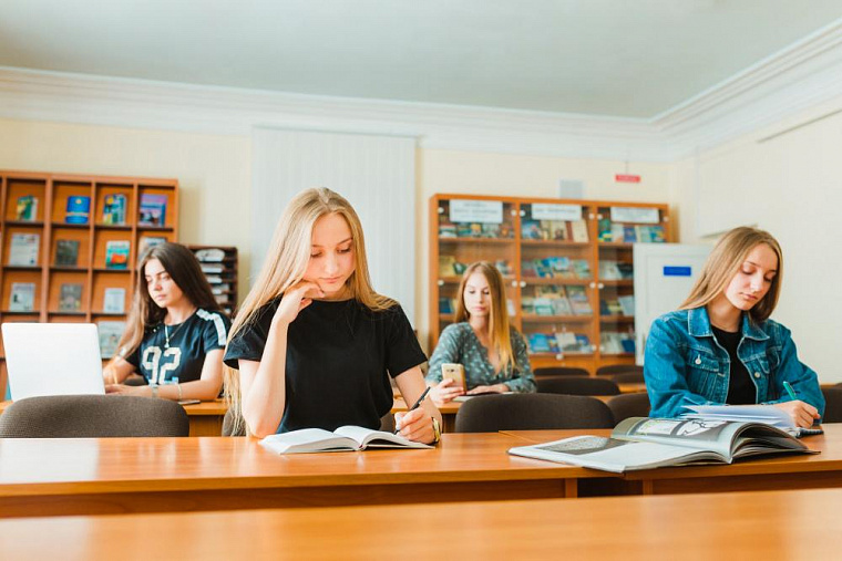 Число студентов-платников в Новосибирской области выросло на 56% за три года