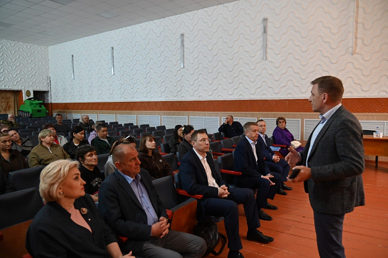 Власти Новосибирской области пообещали сельчанам, потерявшим скот, восстановить поголовье