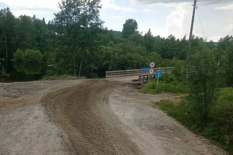 В Бодайбинском районе Иркутской области восстановили движение по разрушенному паводком мосту через Бисягу