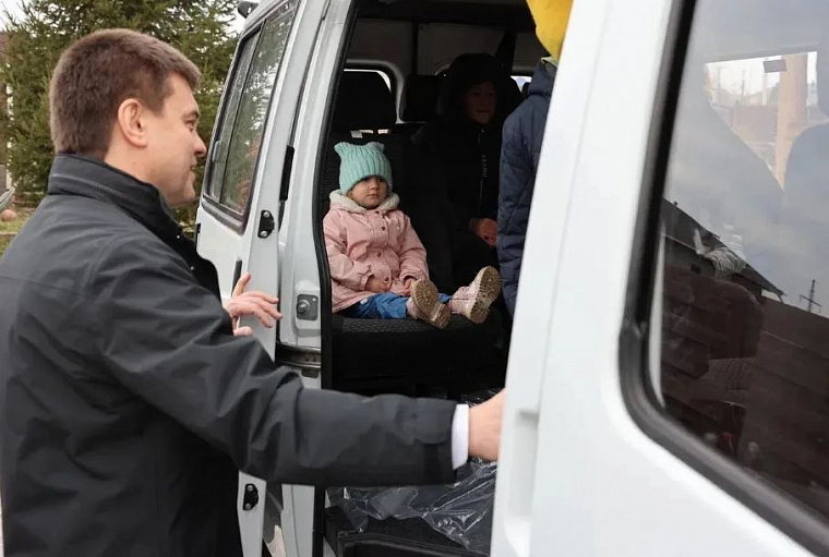 В Красноярском крае с 2027 года многодетным семьям будут дарить микроавтобус при рождении седьмого ребёнка