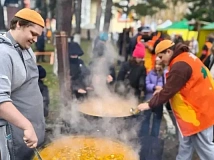 В Калтане Кемеровской области сварили 200 литров тыквенного супа и установили гастрономический рекорд России