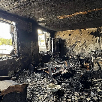 В селе Татарский Ключ в Бурятии при пожаре погиб трёхлетний мальчик: старших детей мать успела вывести из огня