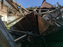 В Бийске Алтайского края у исторического особняка купца Кричевцева рухнули крыша и купол