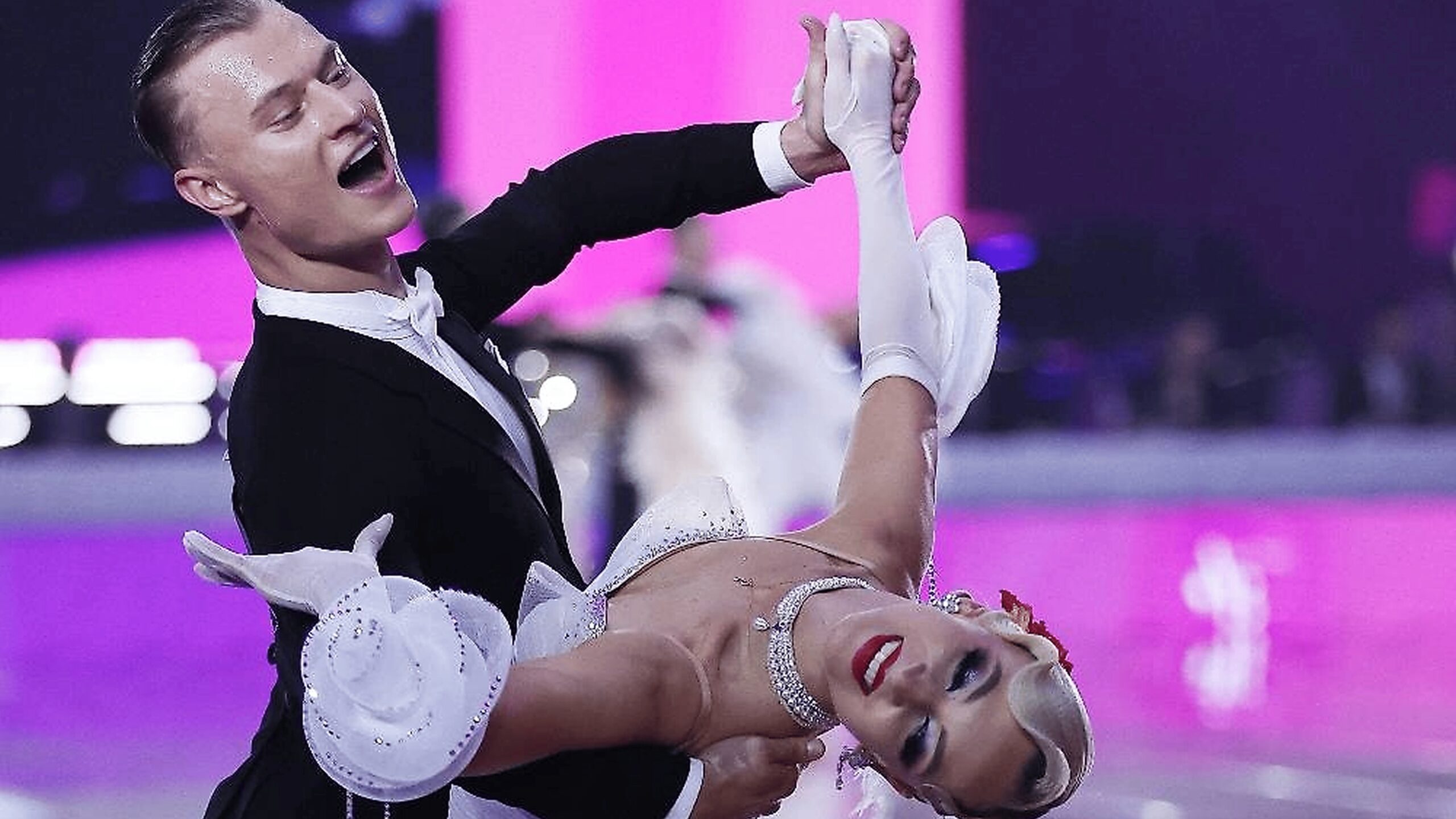 Всемирная федерация танцевального спорта (WDSF) сняла все ограничения с российских спортсменов.