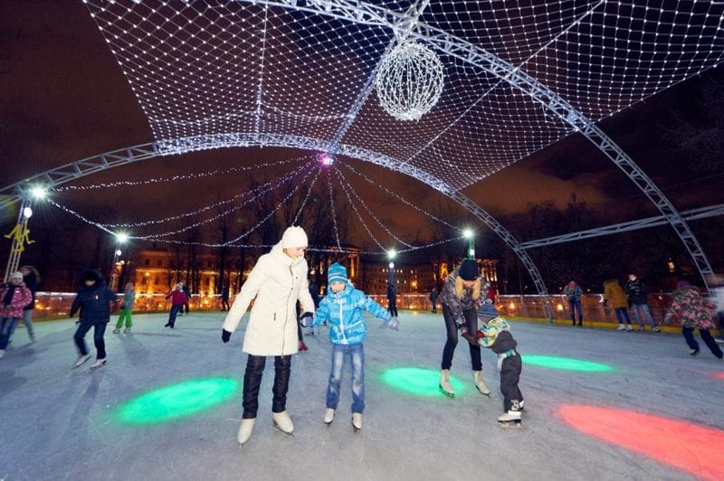 В Москве откроют более 150 катков с искусственным льдом