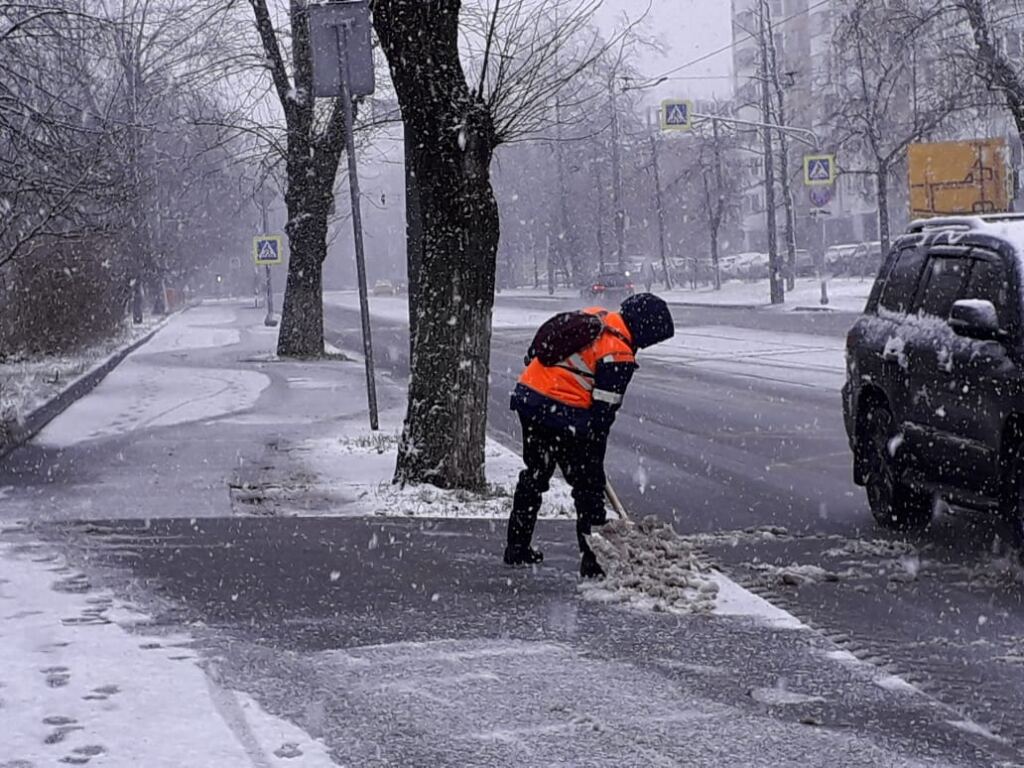 В Москве пойдет снег и усилится ветер
