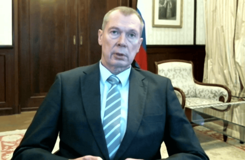 Александр Шульгин подобен Льву Яшину, только держит оборону на дипломатическом поле