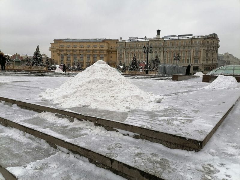 К утру прирост свежевыпавшего снега в Москве составит 2 см
