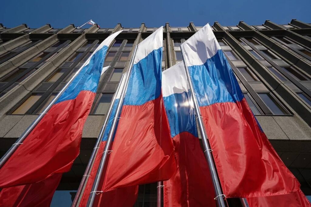К 23 февраля в Москве установили 450 праздничных плакатов