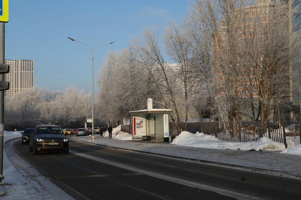 306 остановочных павильонов подключили к электросетям в прошлом году