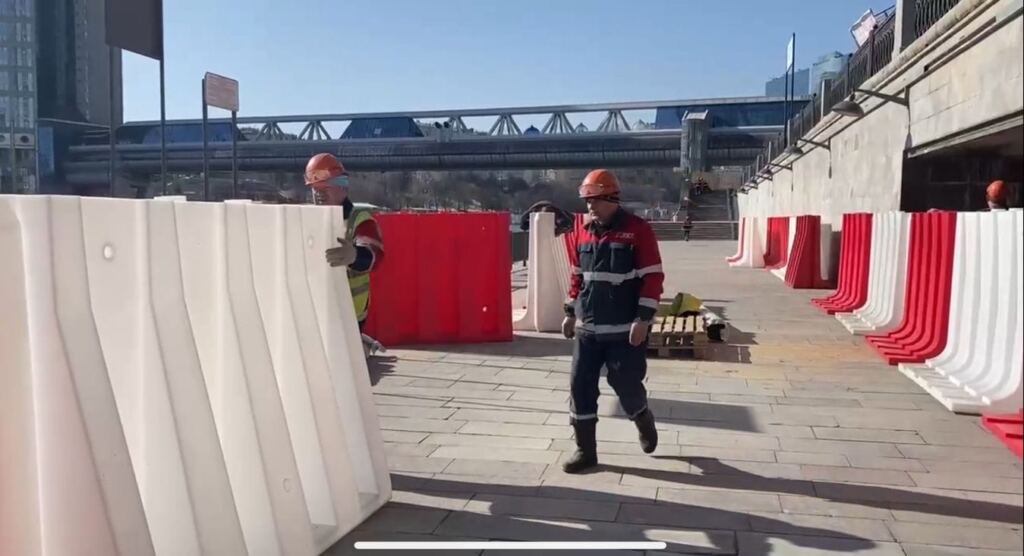 Заградительные боны установили на Москворецкой и Краснопресненской набережных