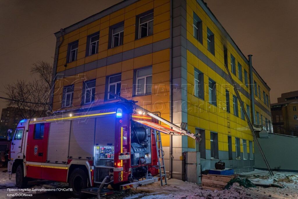 Пожар в административном здании в Беговом районе Москвы