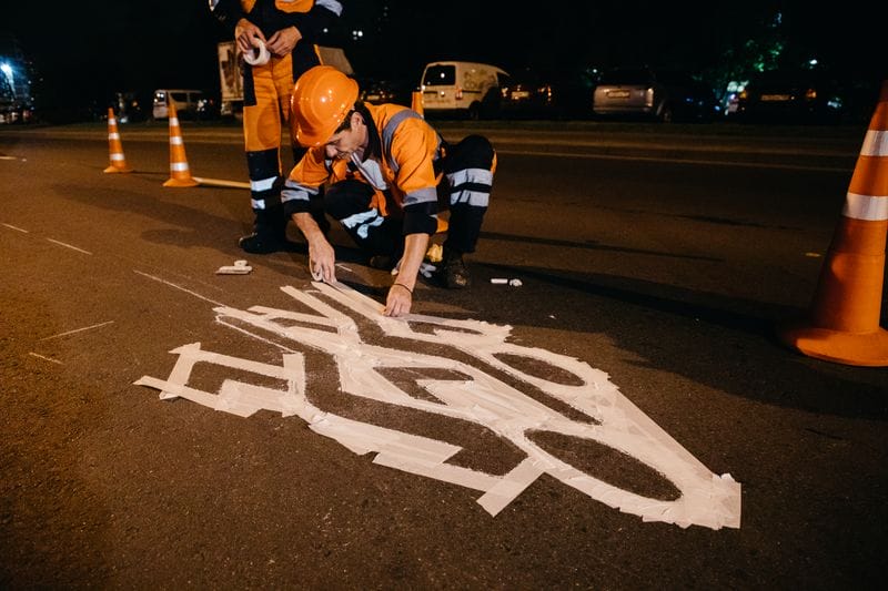 В Москве обновляют дорожную разметку