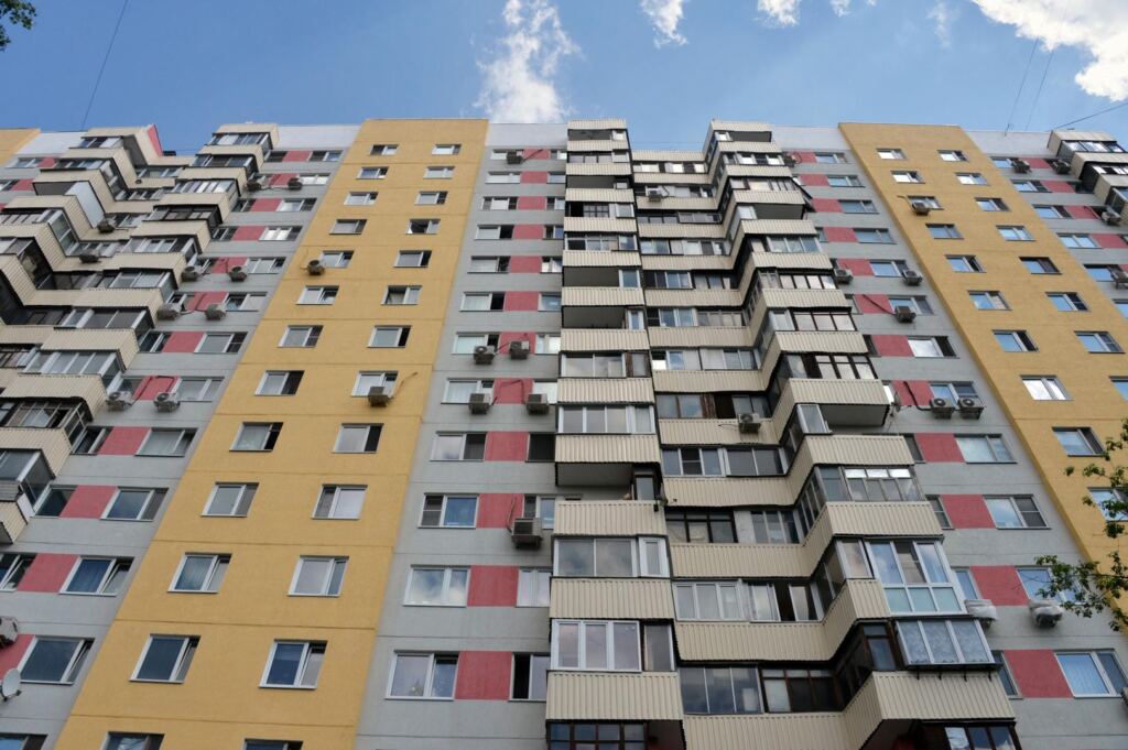 До конца года в Москве отремонтируют фасады 1,4 тысячи жилых зданий