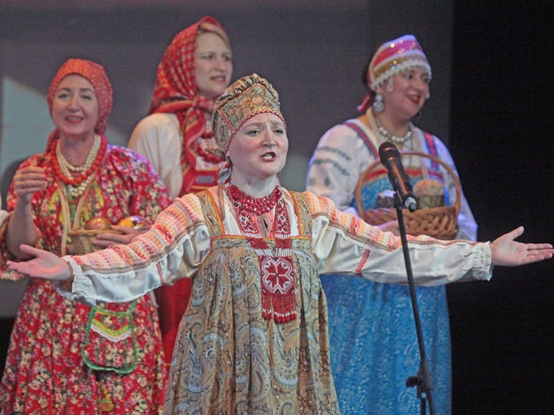 Инна Каменева и шоу-группа «Параскева» показали красоту и душевность народной песни