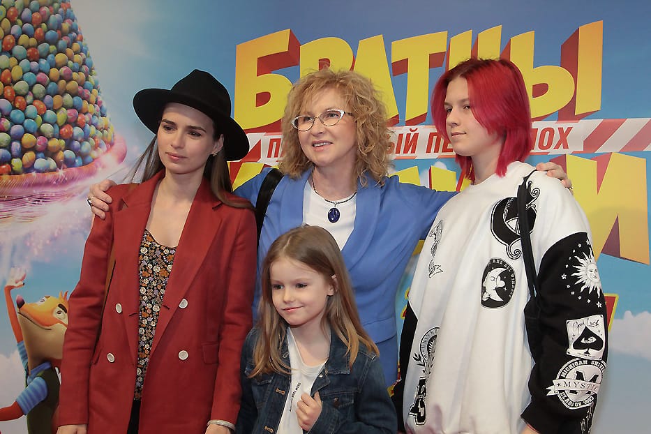 На премьеру мультфильма «Братцы Кролики: Пасхальный переполох» звезды кино и шоу-бизнеса пришли с детьми