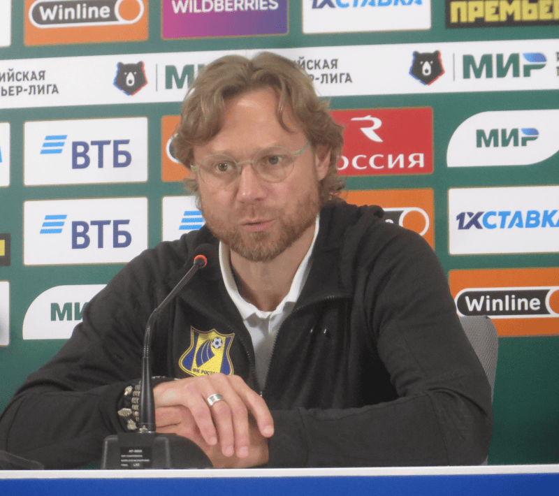 Валерий Карпин