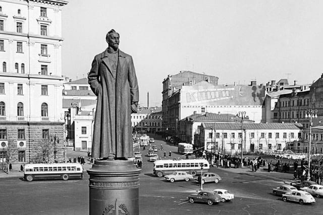 Памятник Дзержинскому на Лубянке фото regnum.ru