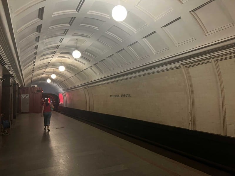 Не вглядывайтесь в темноту тоннеля московского метро