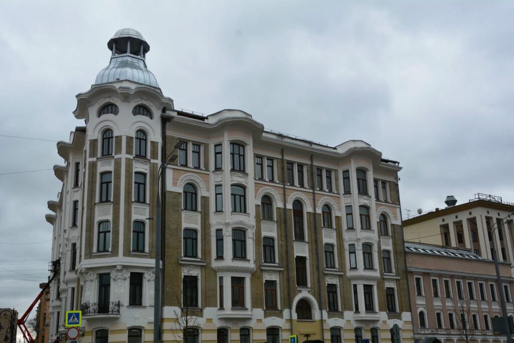 70 жилых домов-памятников капитально отремонтируют в Москве